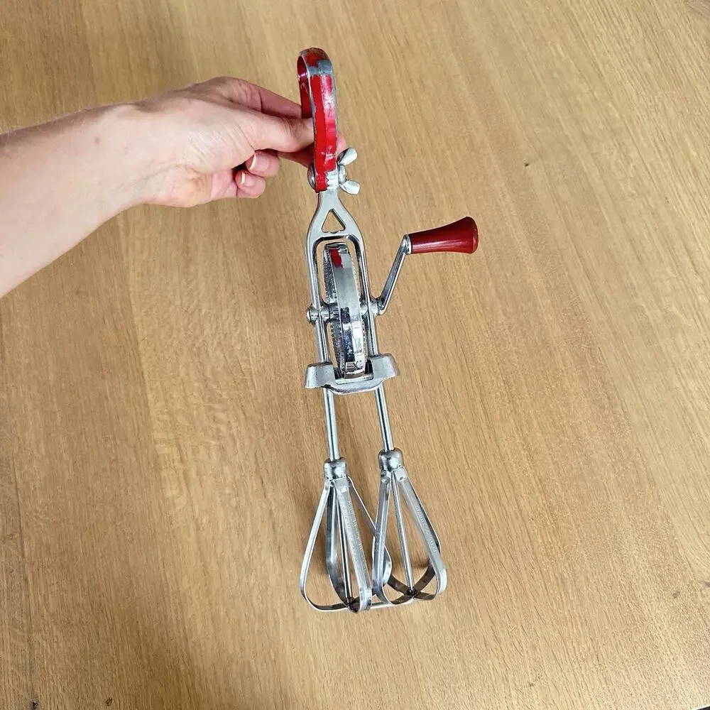 Vintage DAZEY Model 810 Red Hand Mixer Egg Beater Heavy Duty Adjustable Handle